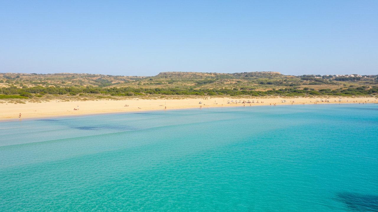 Vista di Mellieha e della baia di Ghadira, nord di Malta - noleggio auto